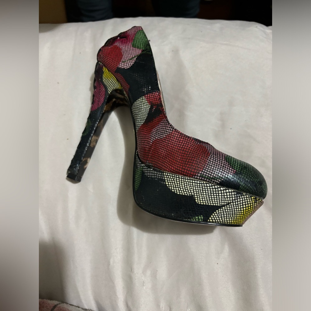 Betsy Johnson y2k heels
Never worn